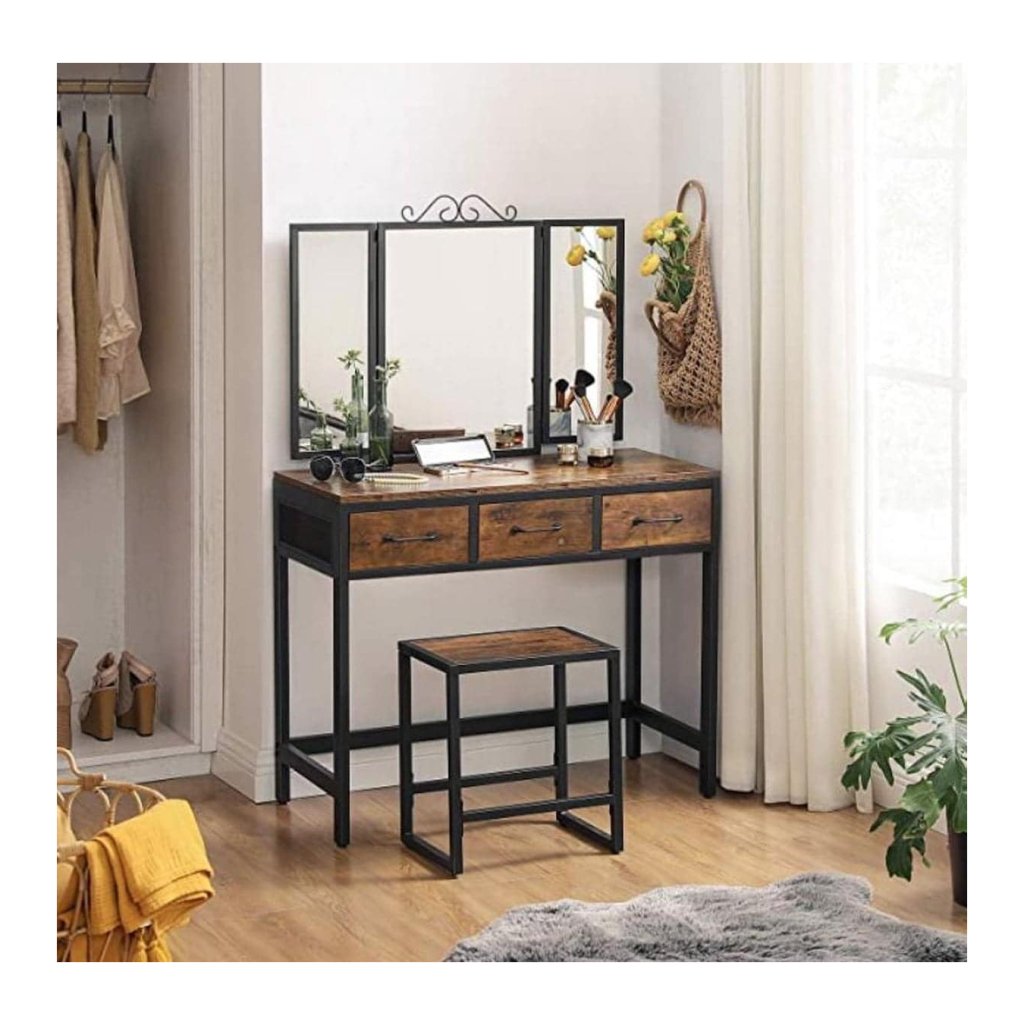 Klassieke houten make-up kaptafel in slaapkamer